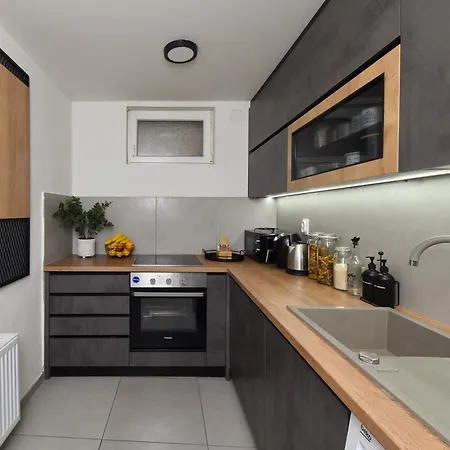 Hostel Industrial Jovana *